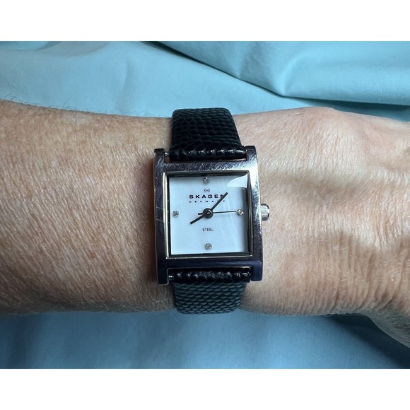 Skagen Ladies Mother of Pearl Square Watch 528SSLB8A New Band New Battery - Picture 2 of 8